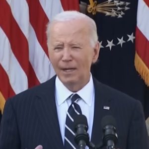 Biden cho phép Ukraine tấn công bằng vũ khí tầm xa